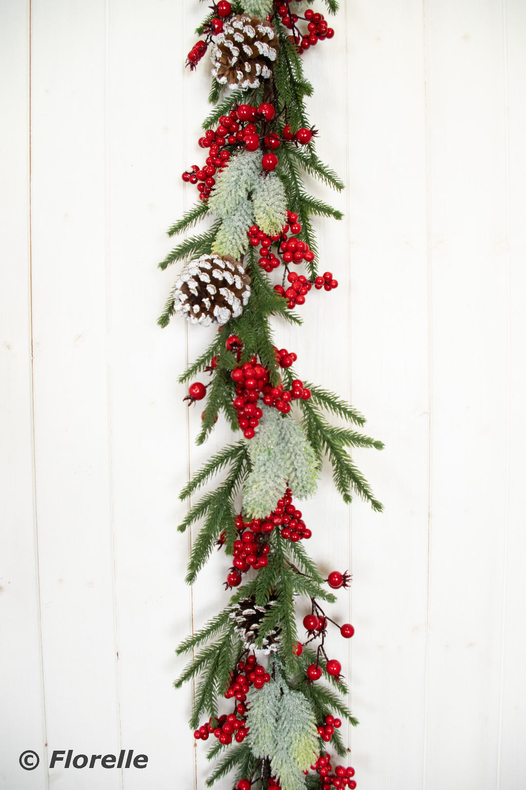 Winter Berry & Pinecone Garland