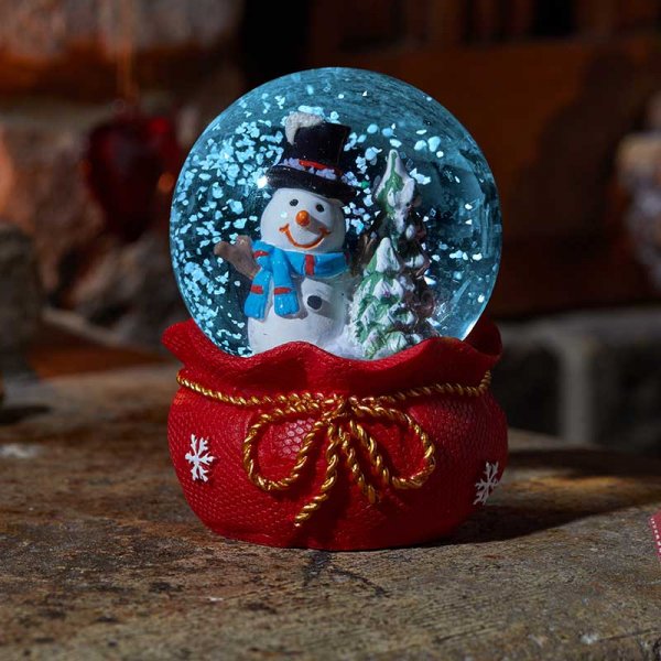 Red Velvet Snow Globe